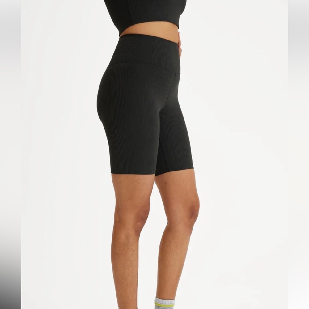 Girlfriend collective black bike shorts XS